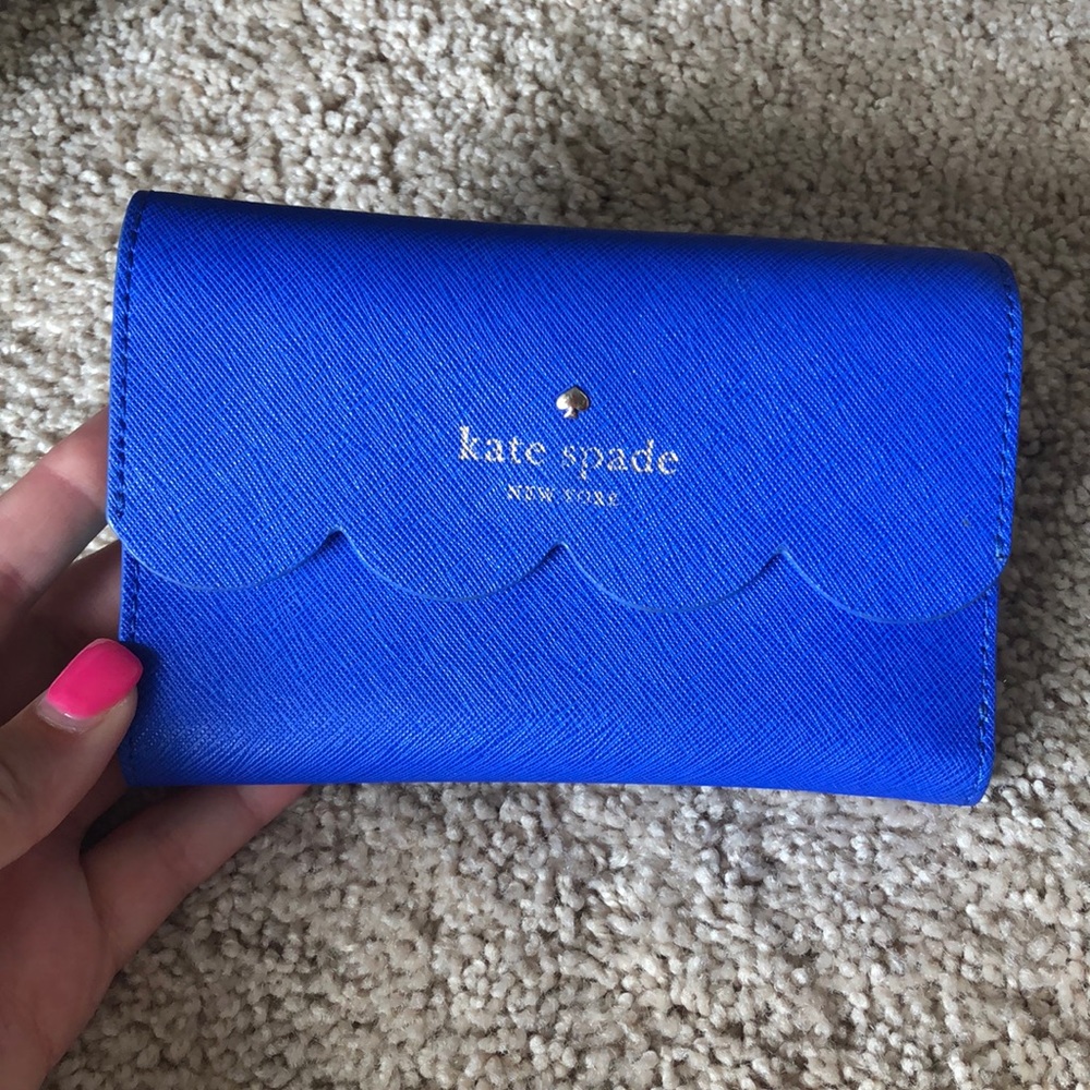 Kate Spade blue scalloped Kieran wallet